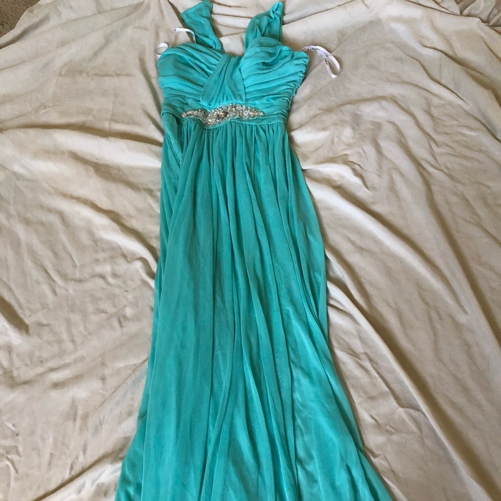 Gown - Picture 2 of 4